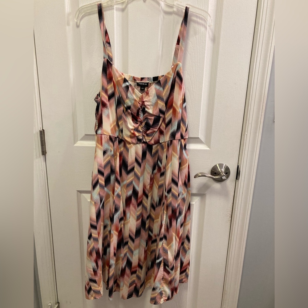 Torrid Chevron Maxi Dress in Pink, Black, and Cream size 1X has pockets